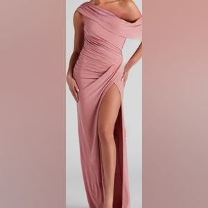 NWOT Kaleigh Off Shoulder Dress